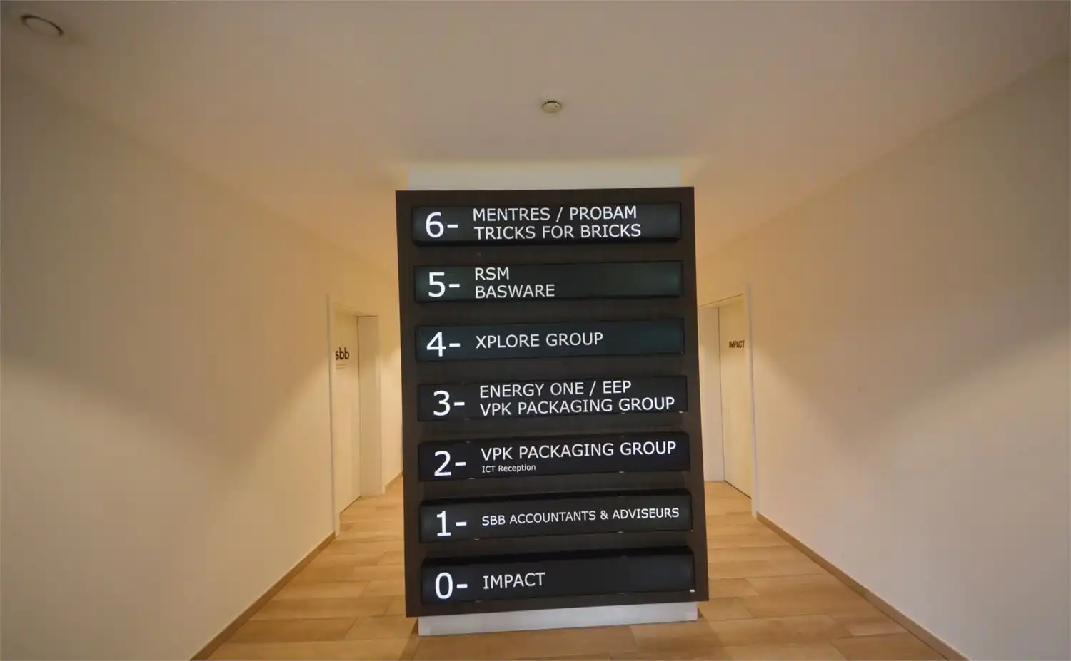 RECENTE KANTOREN INCL. 9 PARKINGS NAAST E40 foto 13