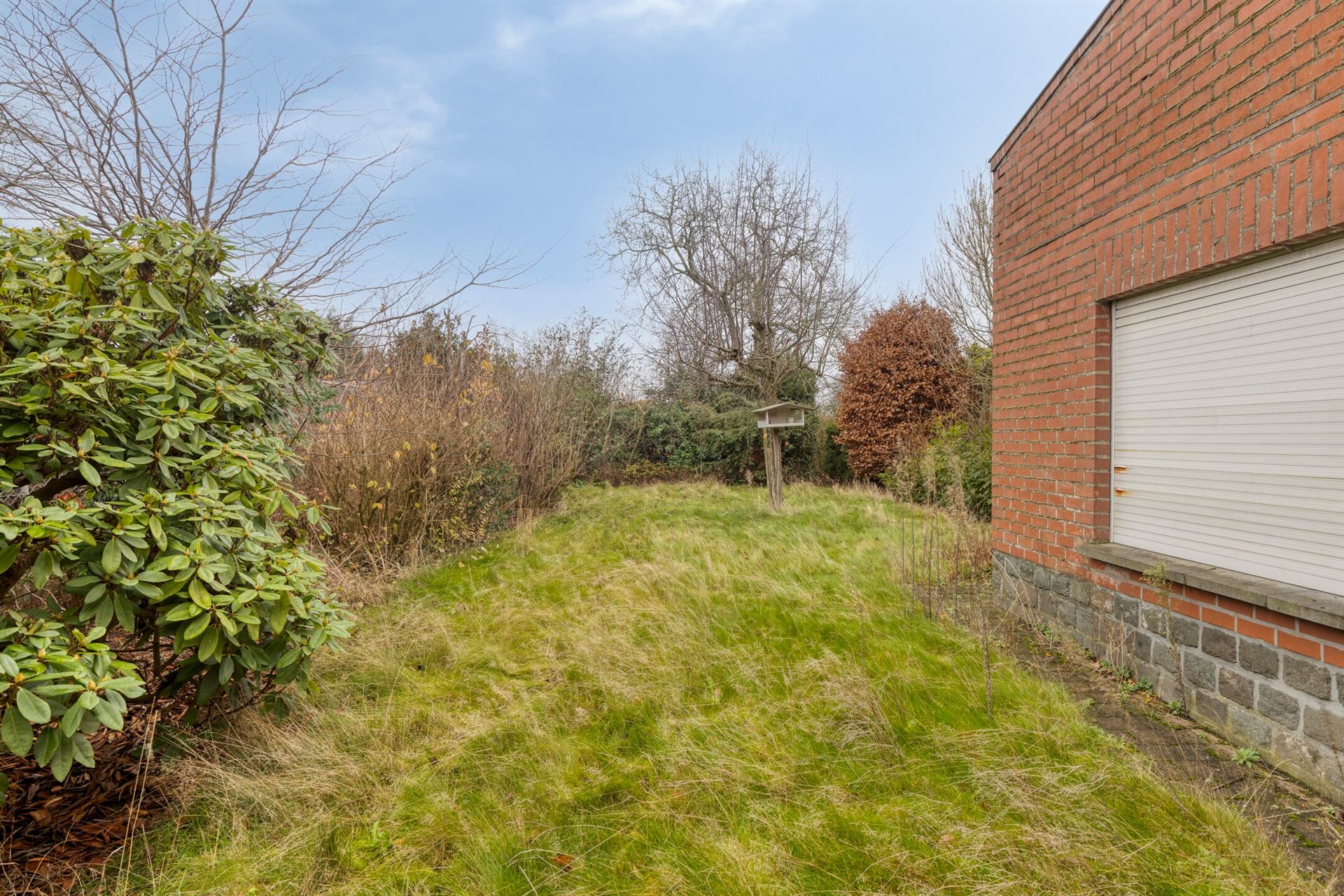 Stevige woning, met atelier en grote tuin. foto 19