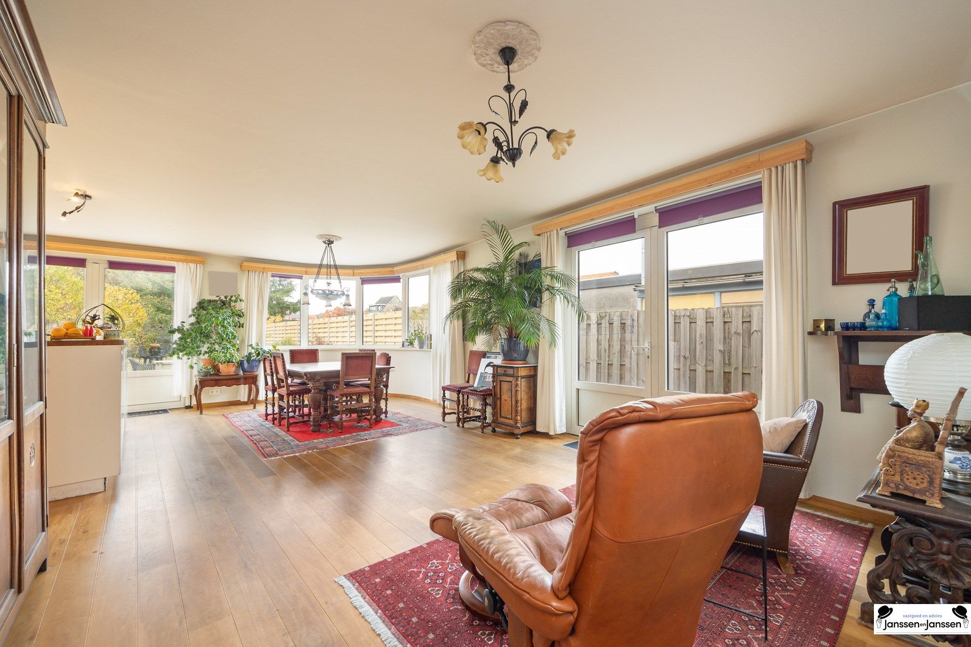 Prachtig gerenoveerde woning met 3 slaapkamers en groene tuin in Ekeren! foto 9