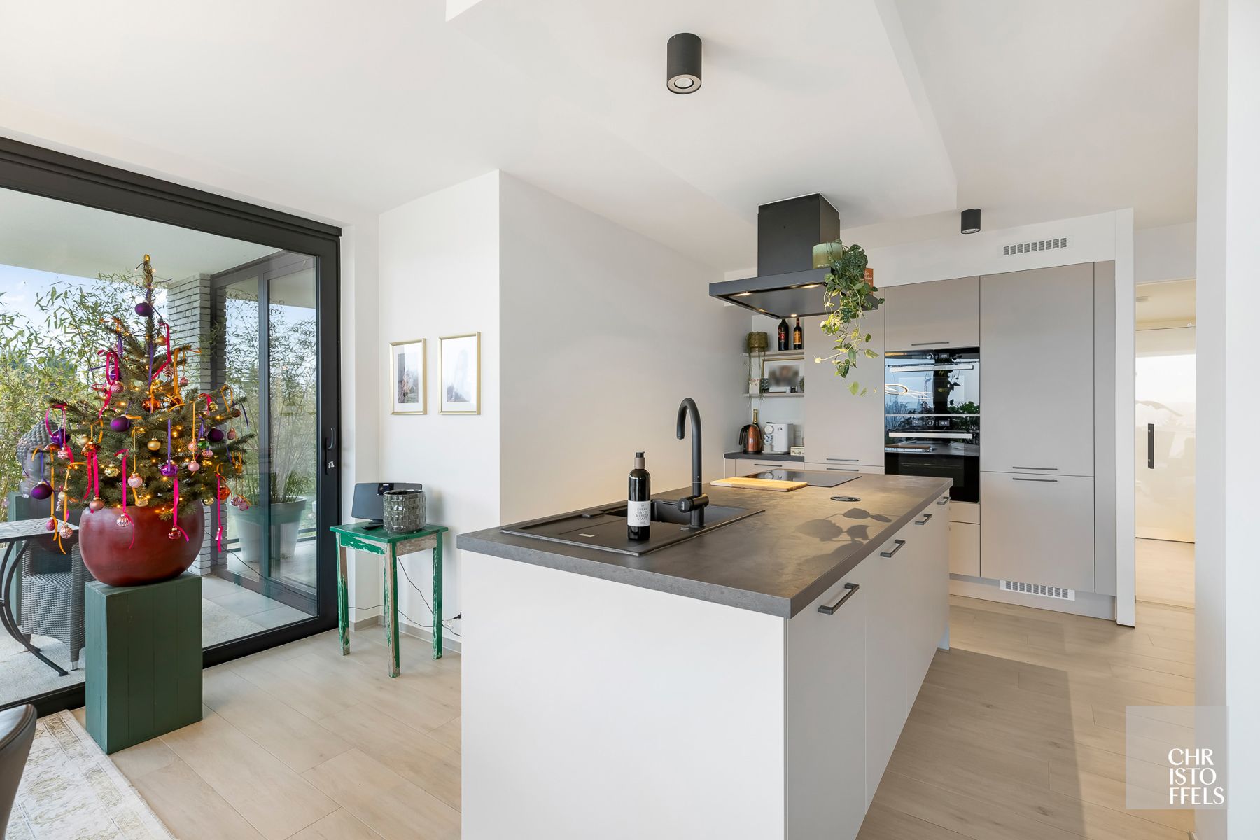 TE HUUR - Luxueus 2-slaapkamerappartement met uitzonderlijk zicht op water! foto 9