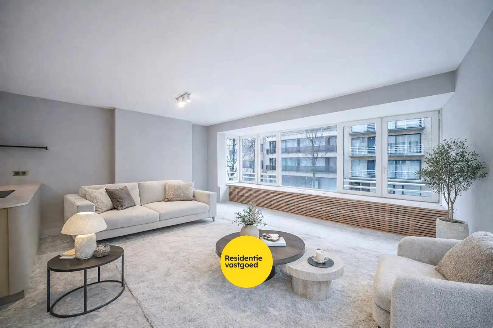 Gerenoveerd 2-slpk appartement met lift in Oostende foto {{pictureIndex}}