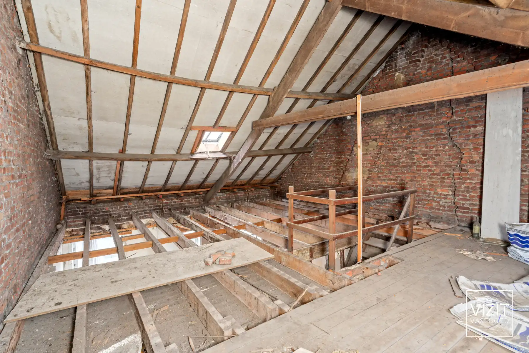 Handelsgelijkvloers met casco duplex woonruimte – centrum Erembodegem foto 10