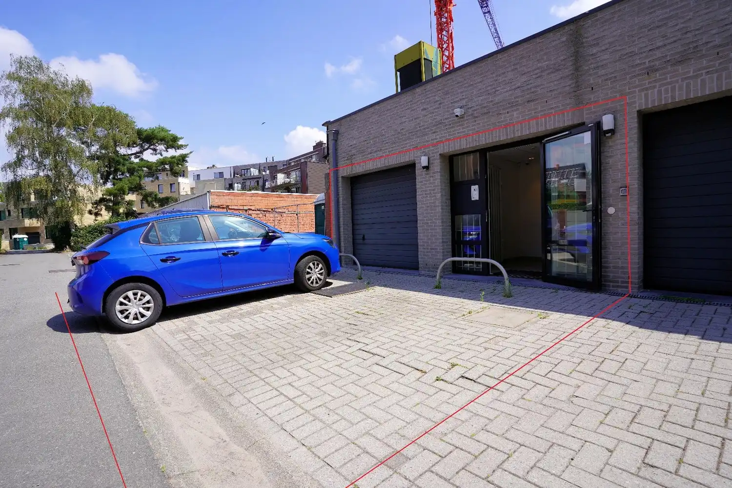 Commercieel gelijkvloers met uitstekende visibiliteit en ruime parking in het centrum van Brasschaat foto 2