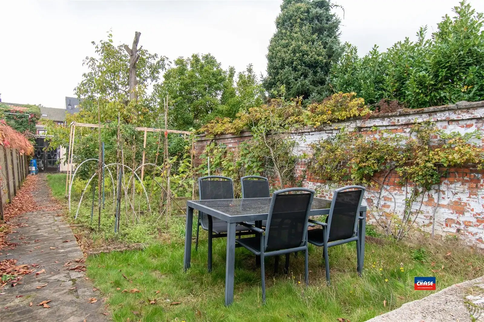 Instapklare rijwoning met vier slaapkamers en twee badkamers foto {{pictureIndex}}