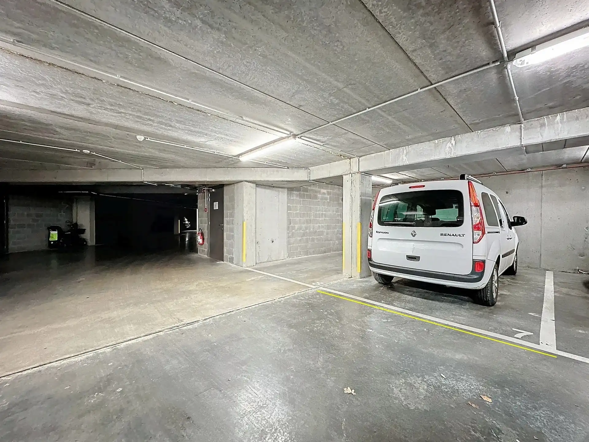 Moderne assistentiewoning met ondergrondse autostaanplaats en berging foto 11