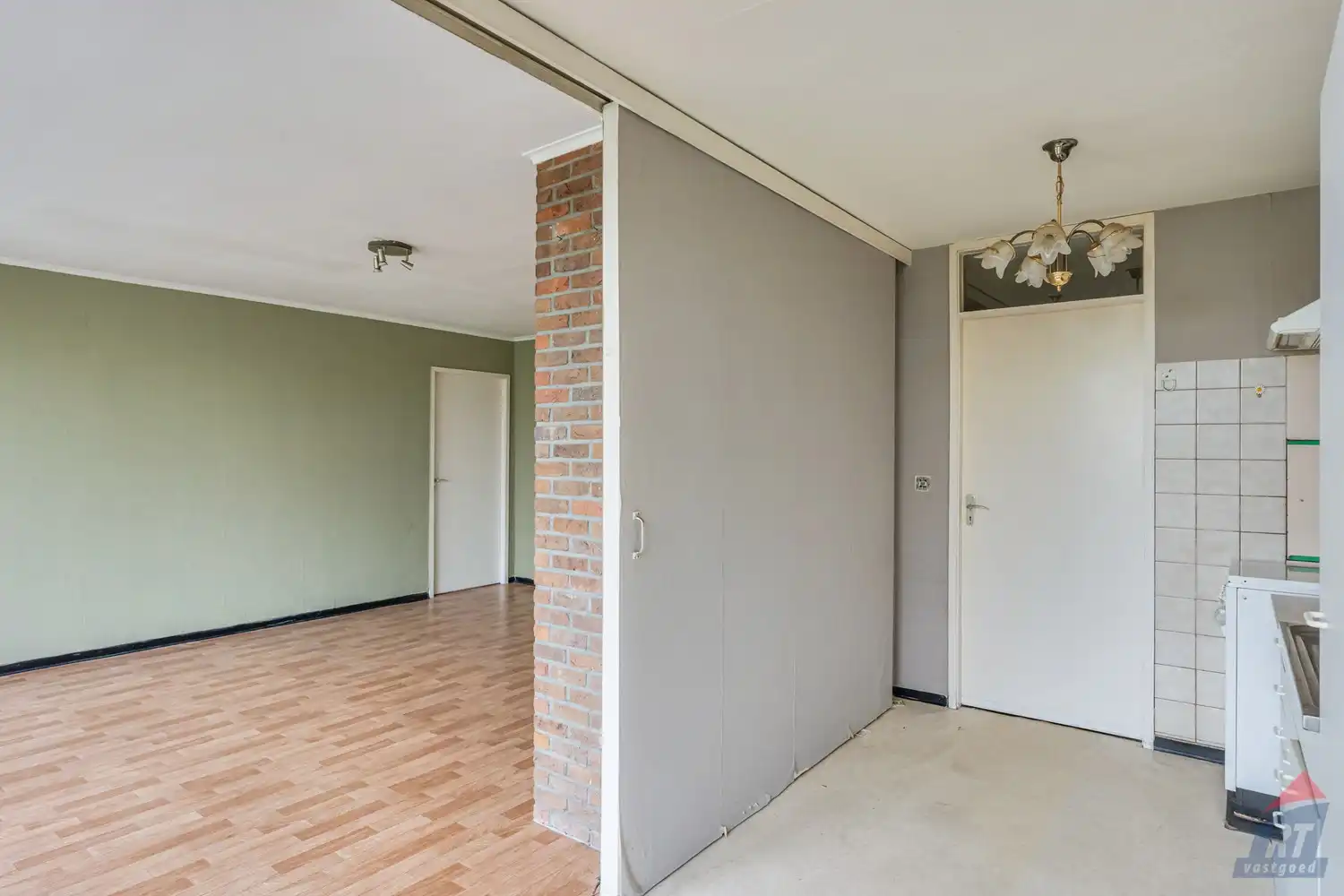 Te moderniseren, gunstig gelegen appartement met 2 slaapkamers en autostaanplaats foto 6