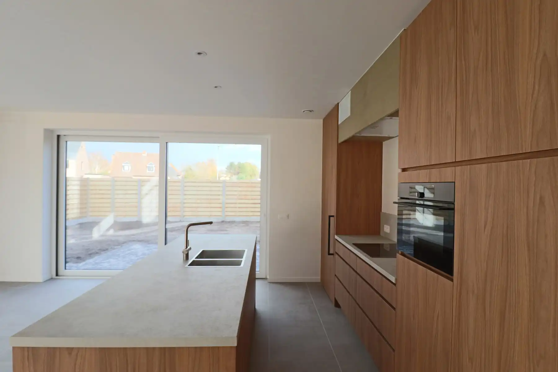 Ruime gezinswoning (ca 245 m²) met 4 slaapkamers op perceel van ca. 303 m². foto 8