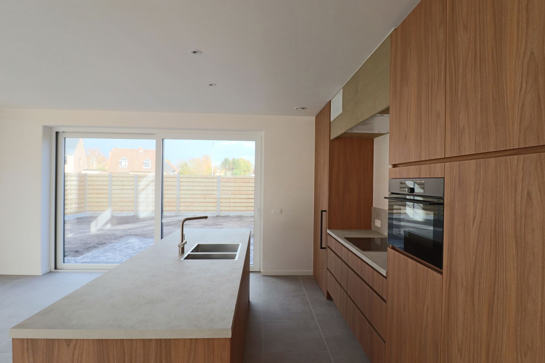 Ruime gezinswoning (ca 245 m²) met 4 slaapkamers op perceel van ca. 303 m². foto 8