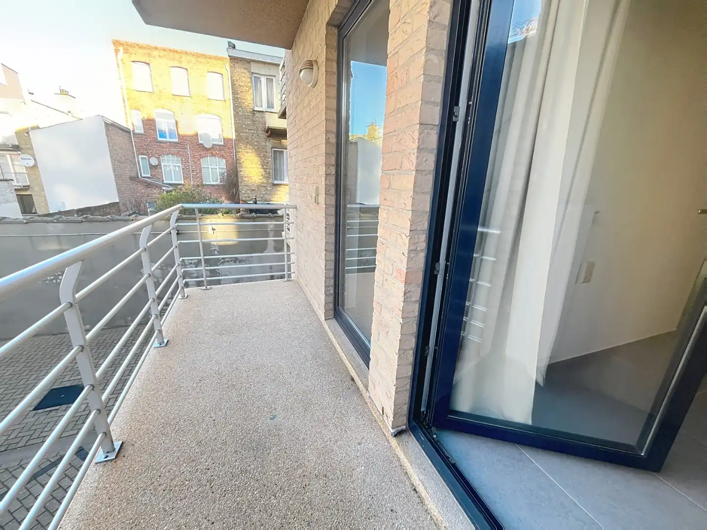 Instapklaar twee slaapkamer appartement op 500m van zee, EPC label B foto 9