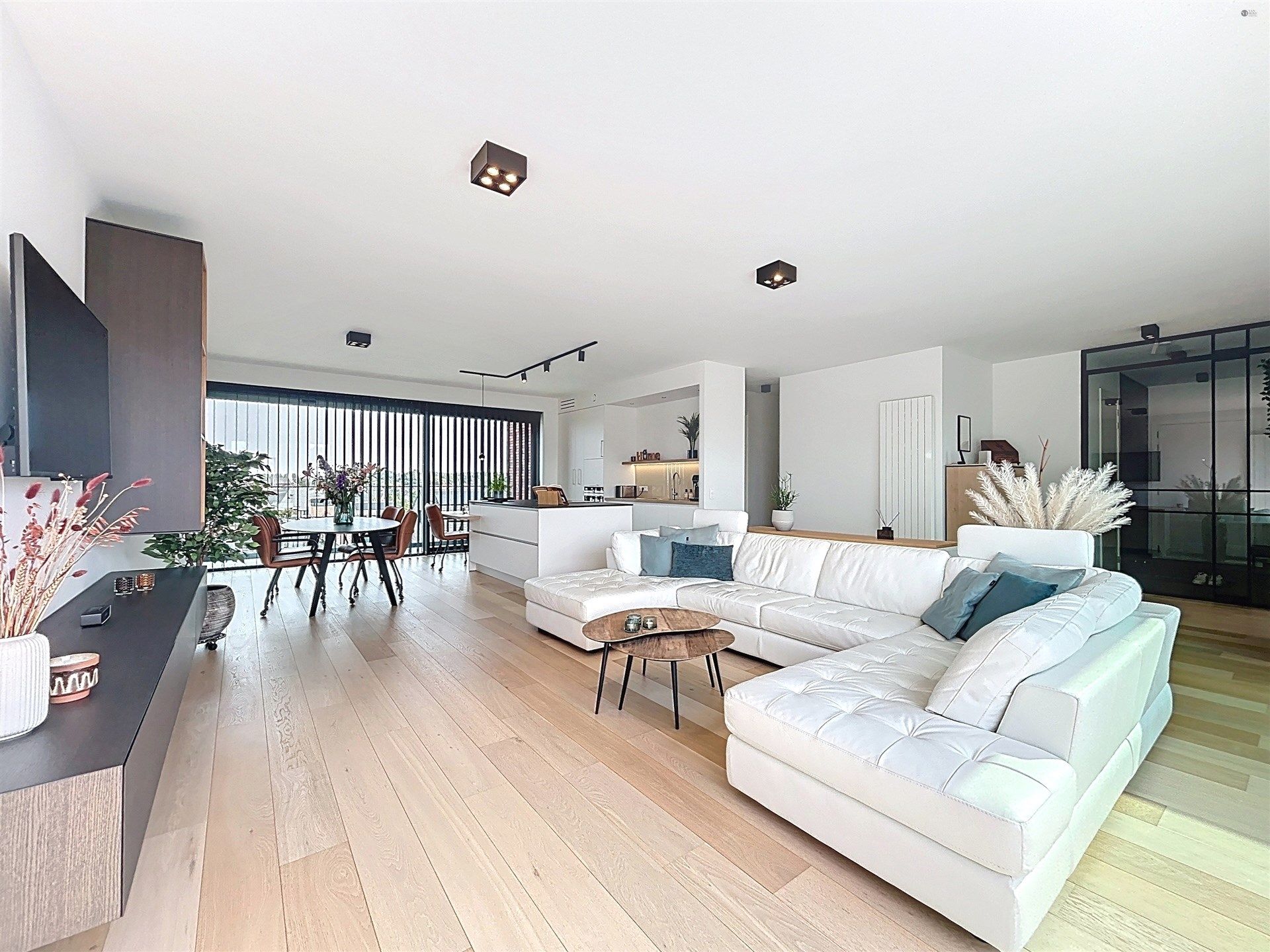 Luxueus en energiezuinig drie slaapkamer-penthouse (170m²) met ruime terrassen (30m²) foto 2