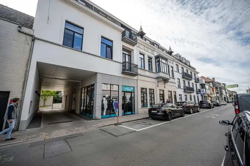 Prachtig afgewerkt appartement met ruim zonneterras én 2 slaapkamers in centrum Waregem TE KOOP! foto 27