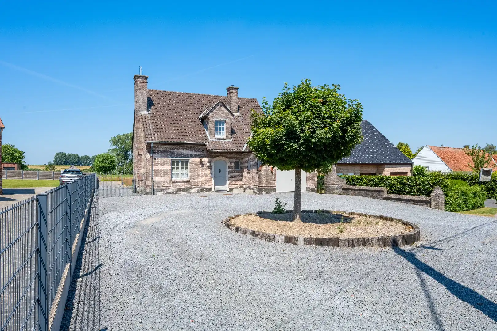 Ruime gezinswoning met weide op 7065m² foto 3