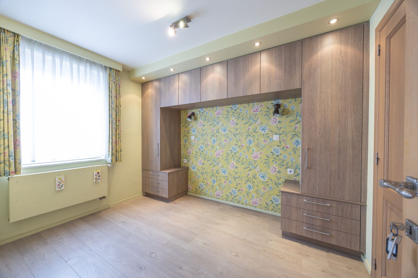 Subliem 2 slpk appartement met terras pal aan de jachthaven. foto 8