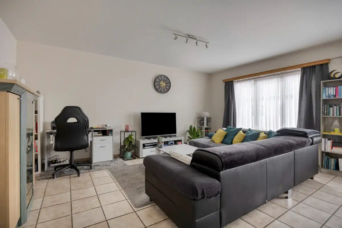 Opbrengsteigendom met 3 appartementen en 7 garages foto 23