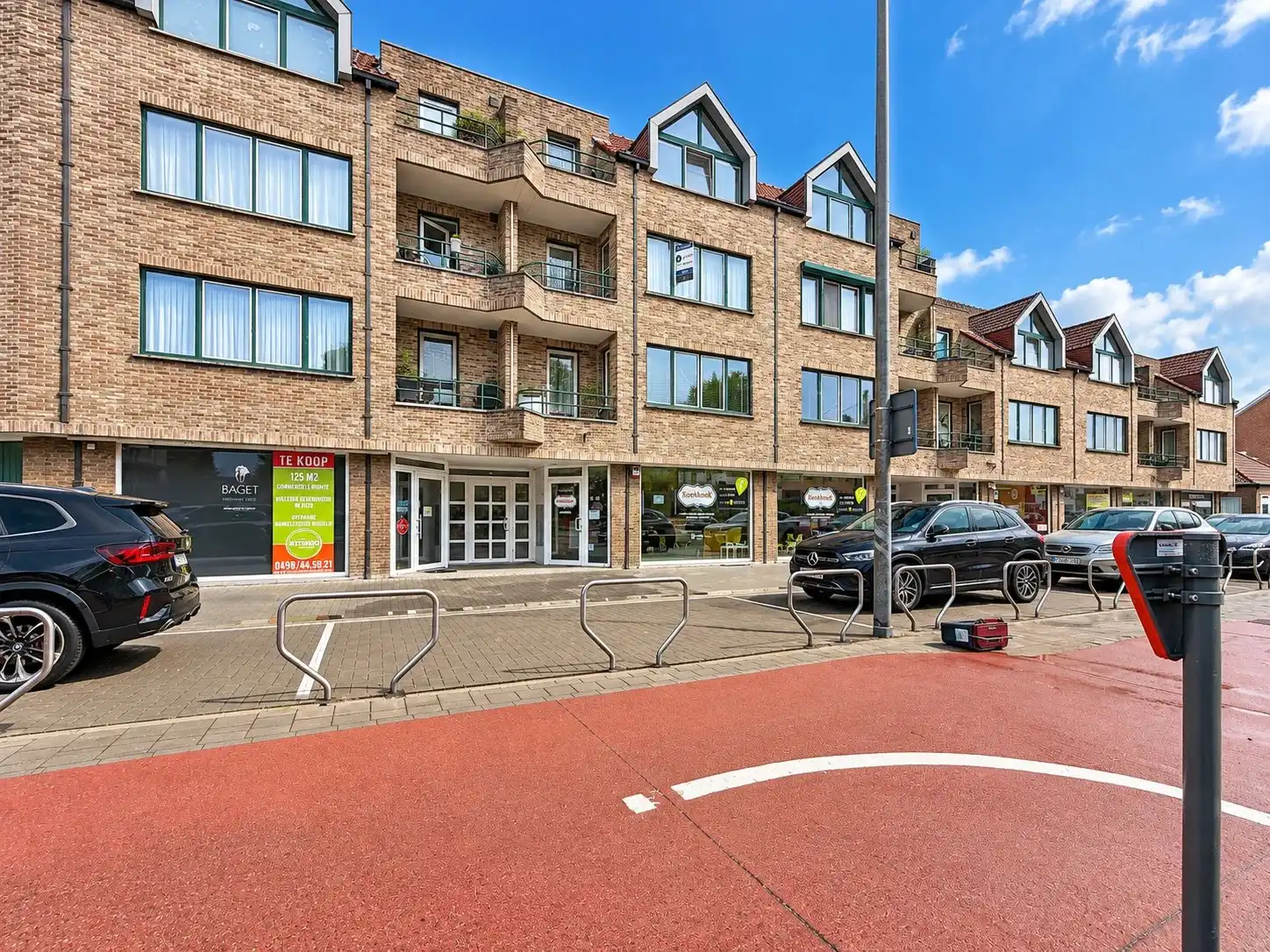 Ruim appartement met 2 slaapkamers, 2 staanplaatsen en 3 kelders foto 2