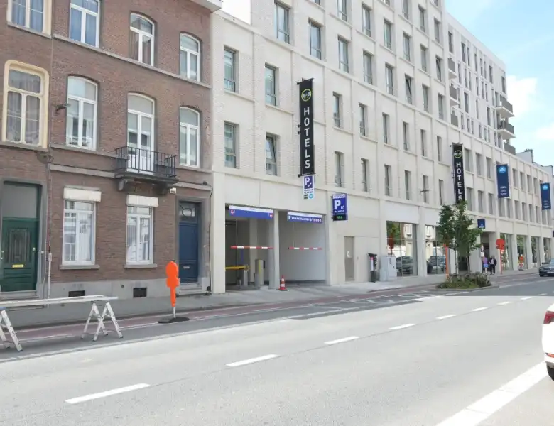 Autostaanplaats in Mechelen foto {{pictureIndex}}