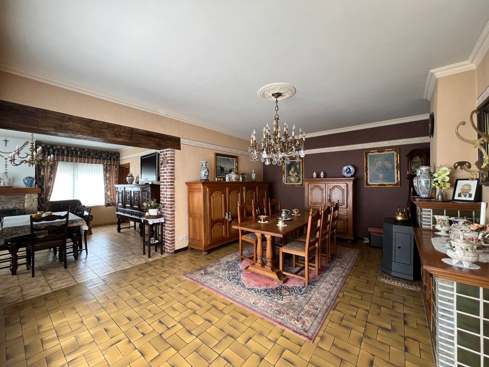 Hoeve met woning, stal en schuur met authentieke elementen. foto 5