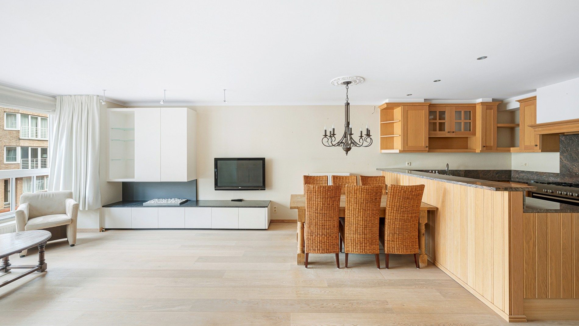 Ruim appartement (100m²) met zongericht terras foto 6