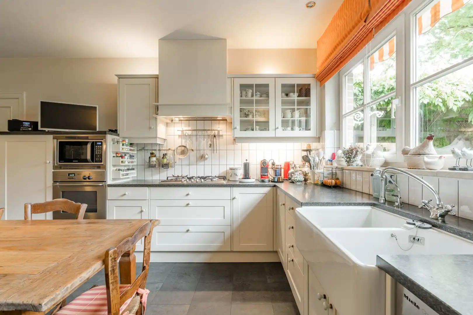 Charmante & sfeervolle, instapklare, energiecorrecte (EPC B) villa-landhuis met 5 slaapkamers, 3 badkamers, bureau én dubbele garage. foto 27