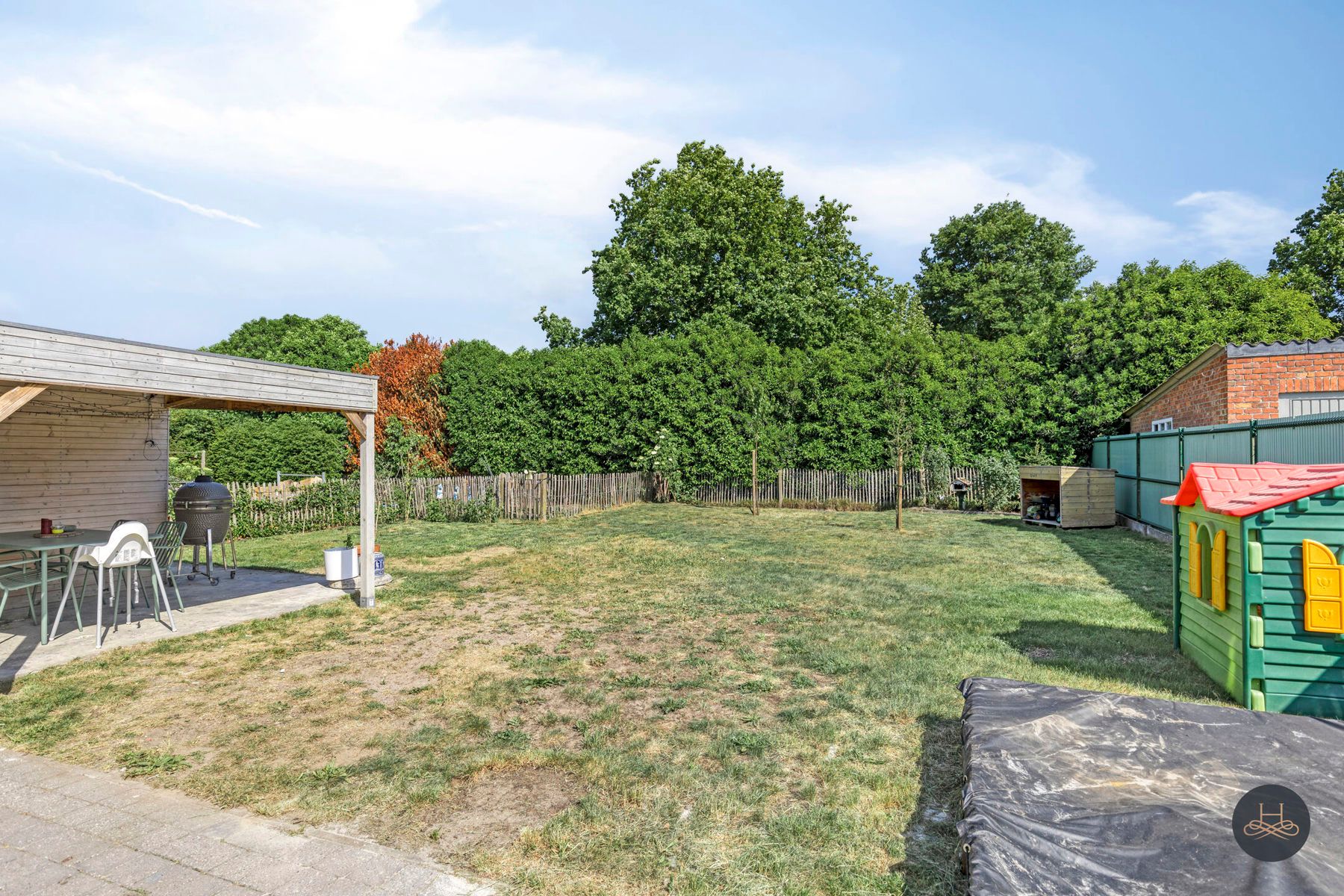 Volledig gerenoveerde open woning met ruime, praktische tuin foto 25