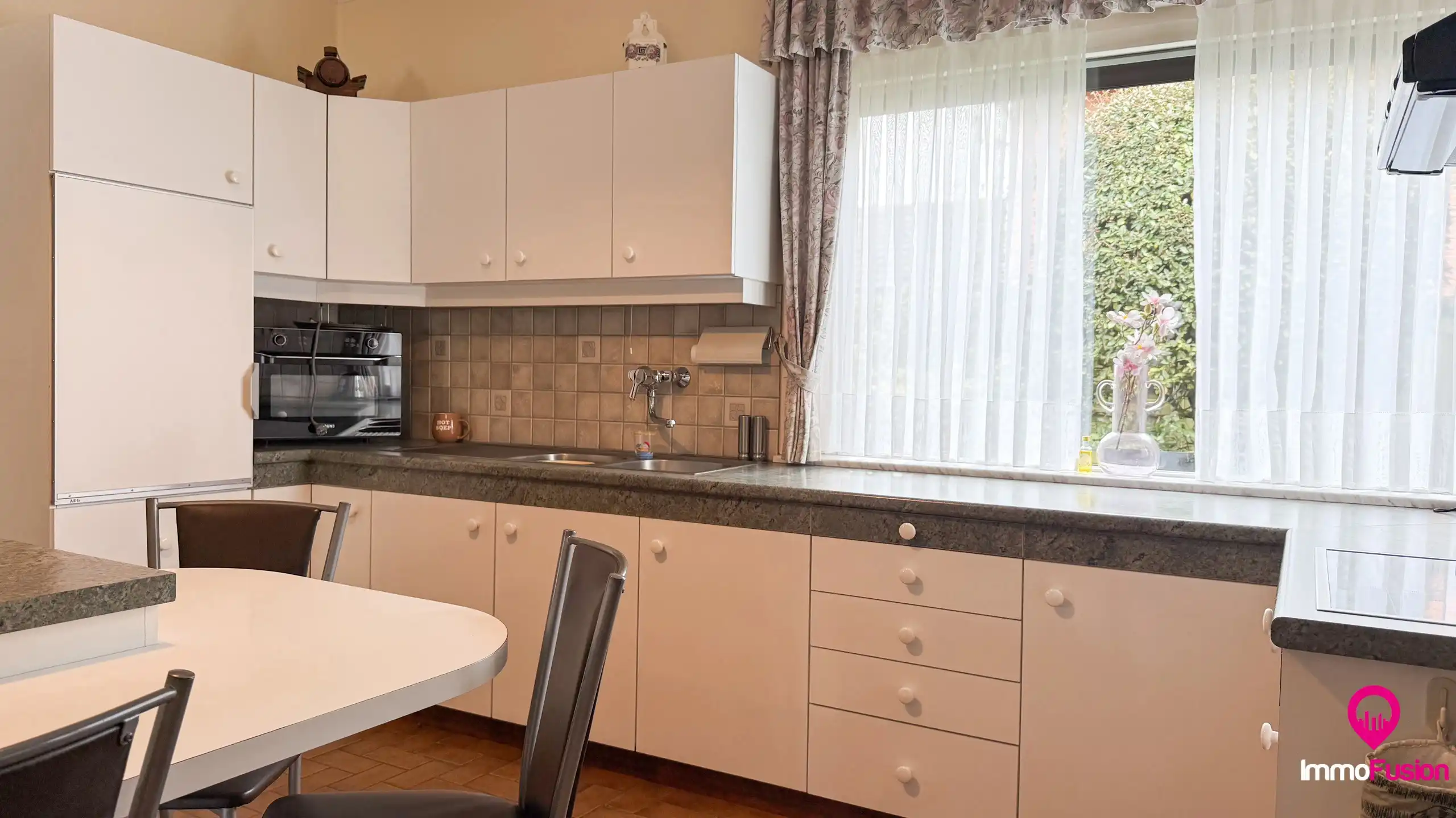 Rustig gelegen woning met riant perceel in Lummen! foto 9