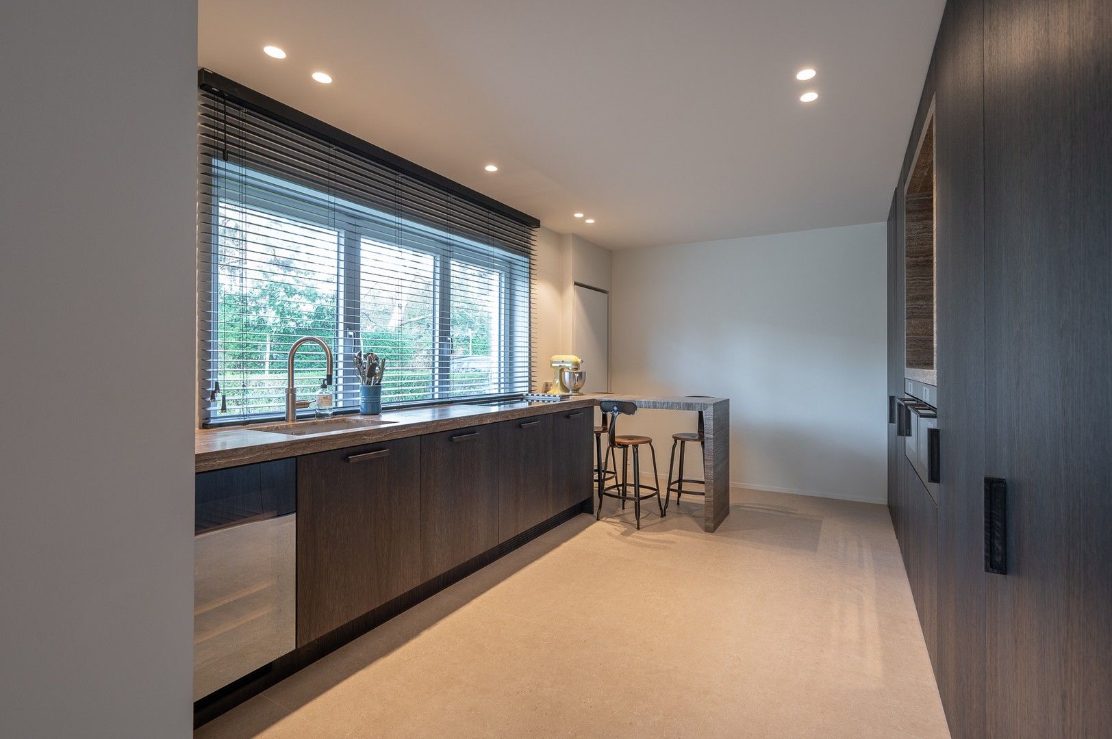 Prachtig tuinappartement met 3 volwaardige slaapkamers, gelegen in een paadje op een topligging in het Zoute. foto 9