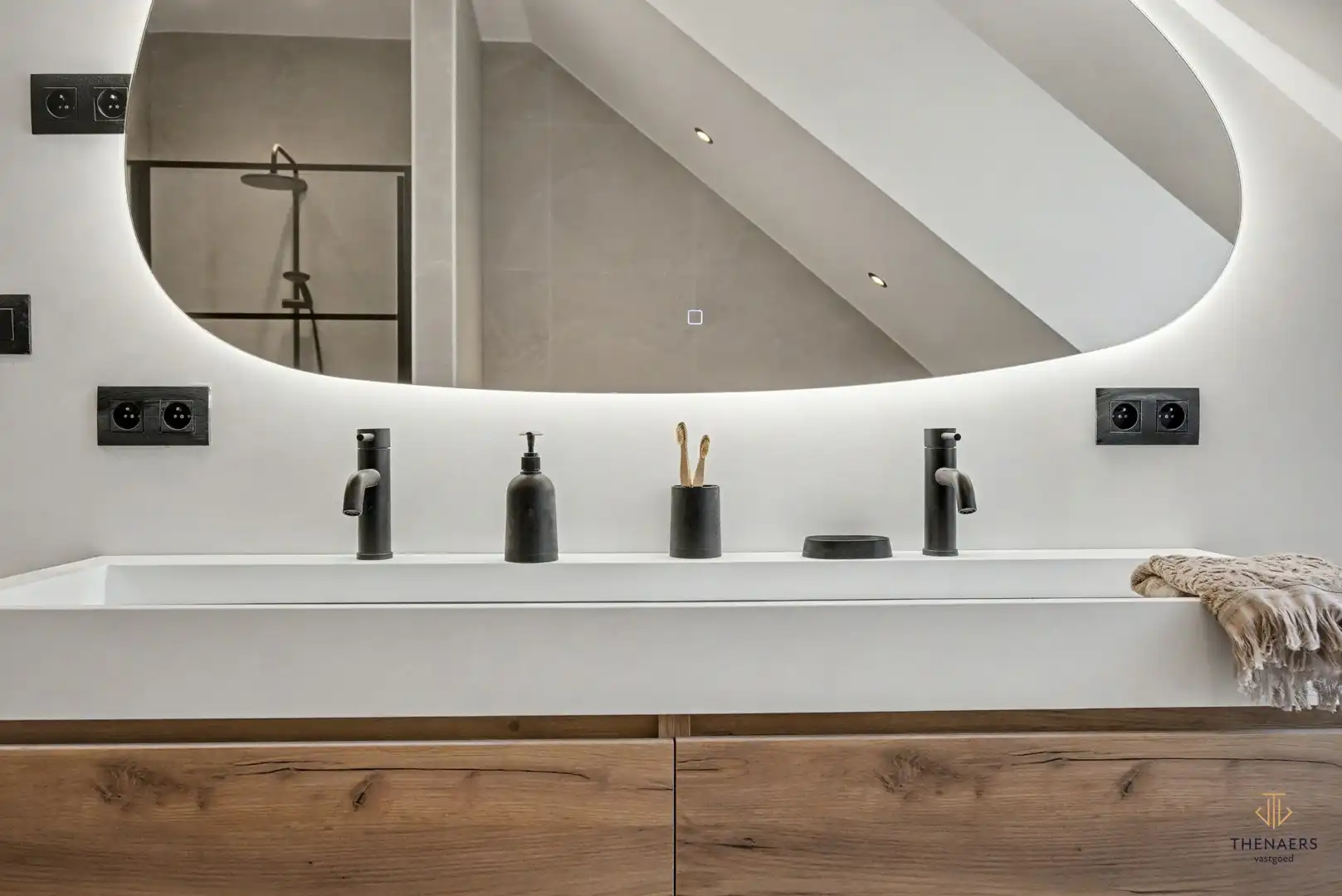 Nieuwbouwwoning met 3 slaapkamers en luxueuze afwerking. foto 25