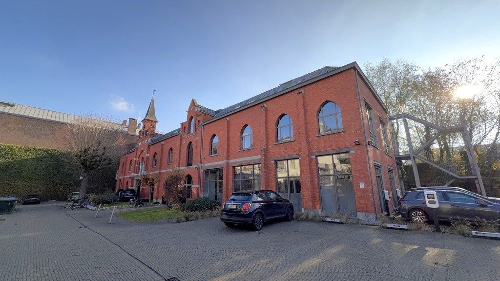 Instapklaar kantoor te huur in wijk Zurenborg te Antwerpen foto {{pictureIndex}}