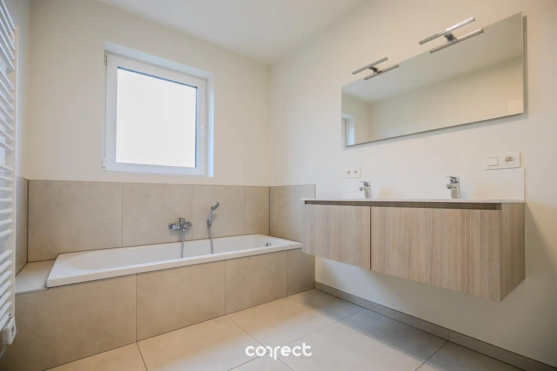 Rrecente beletagewoning met 3 slpkrs, garage en tuin. foto 12