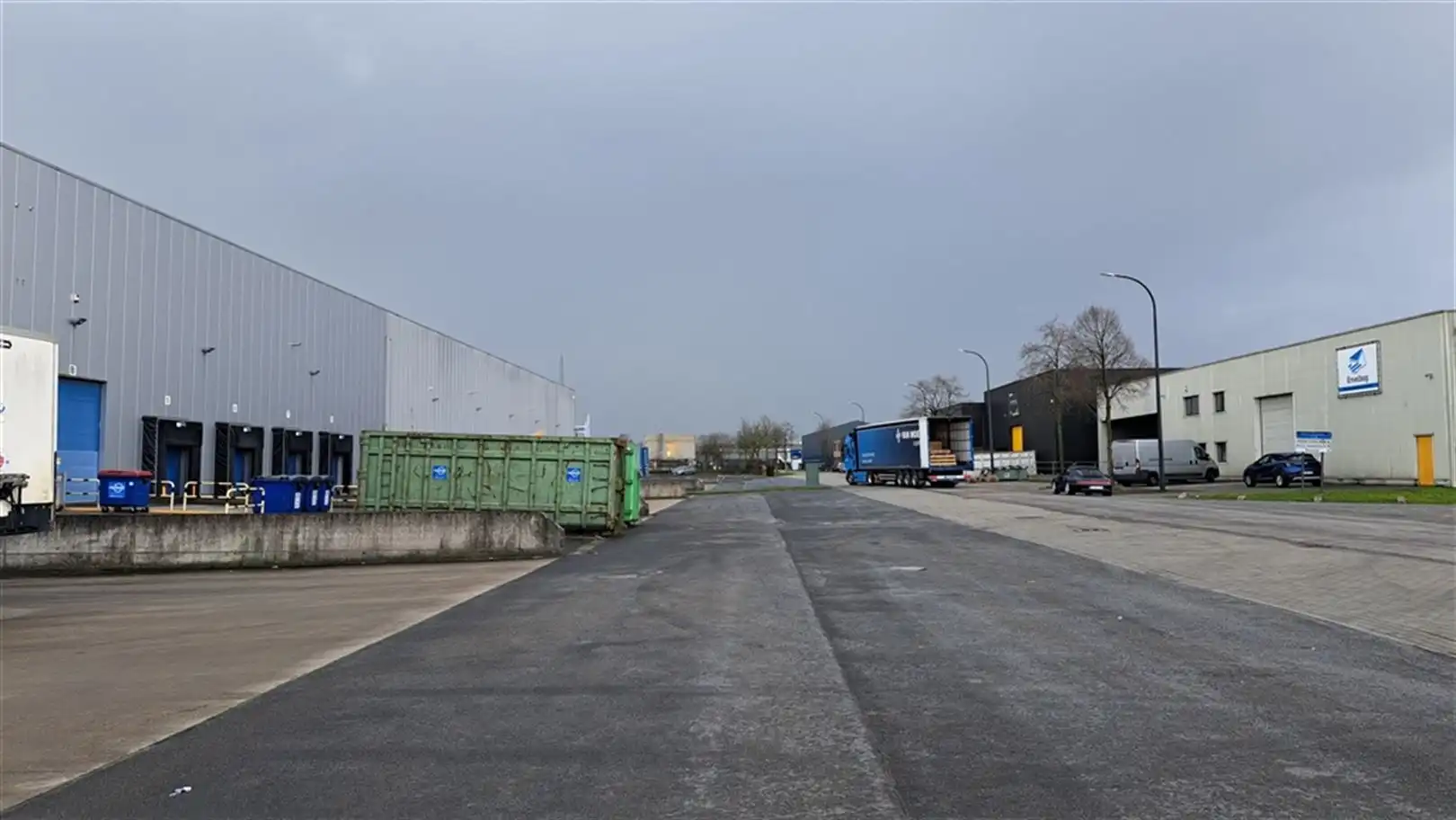 Logistieke unit + kantoren te Zele foto 6