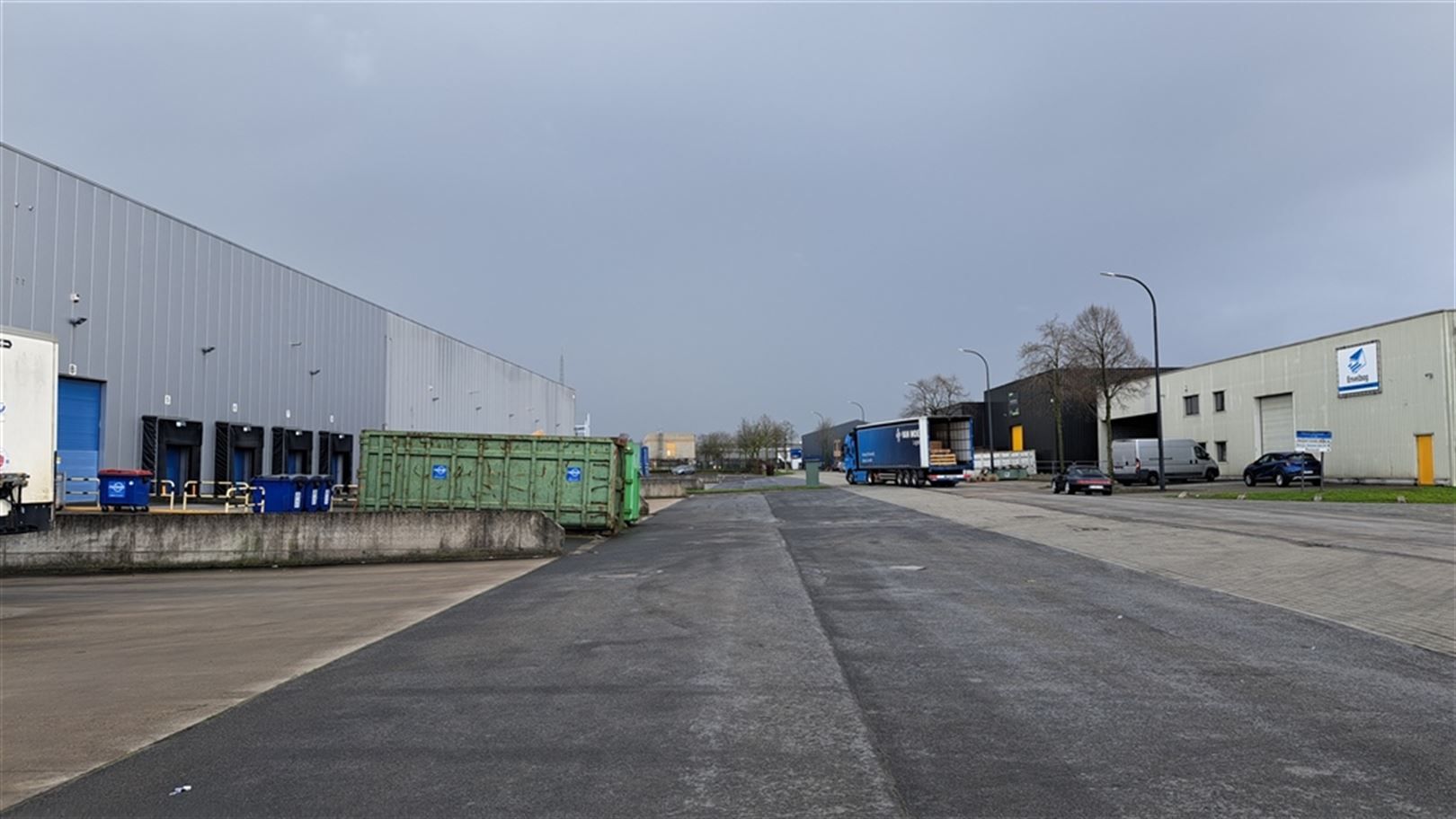 Logistieke unit + kantoren te Zele foto 6