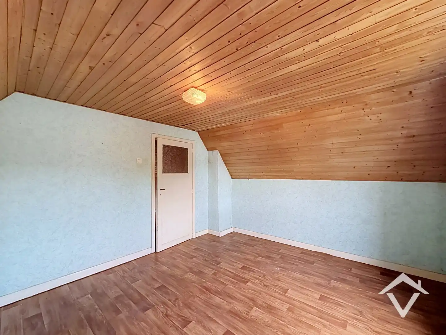 Alleenstaande woning met twee slaapkamers, tuin en garage te Roeselare foto 16