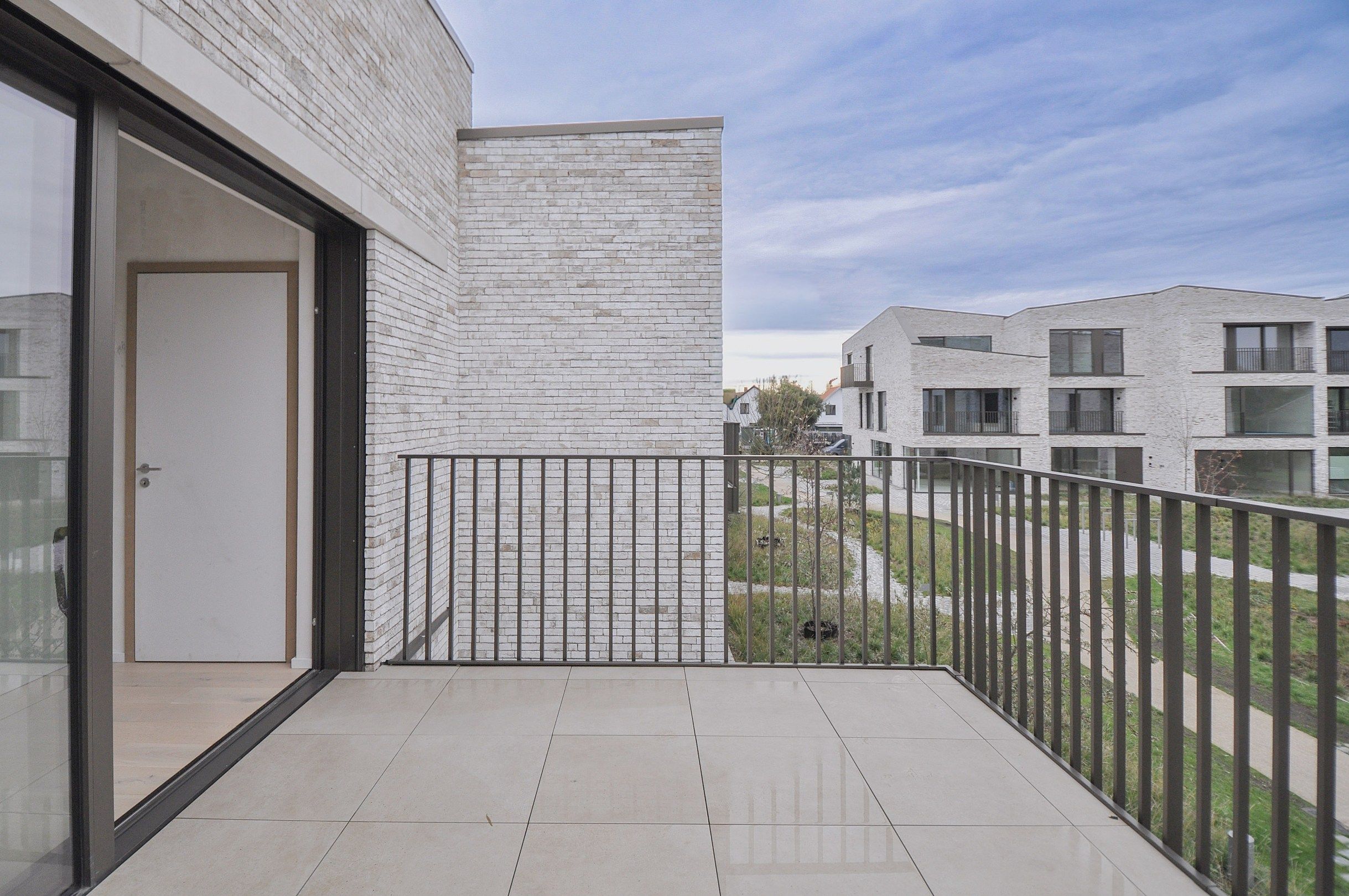 Nieuwbouw BEN-woning(bijna energie neutrale woning) in een autovrije, groene omgeving. foto 4