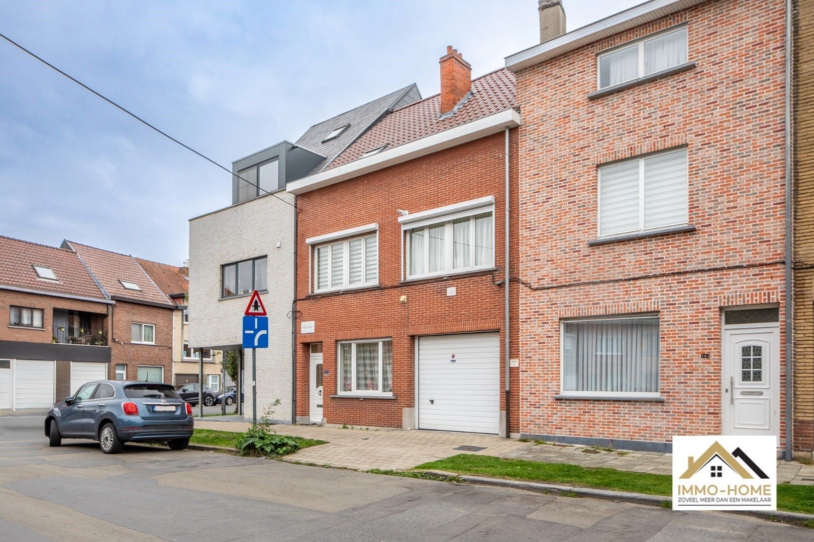 Ruime instapklare woning met garage op topligging! foto {{pictureIndex}}