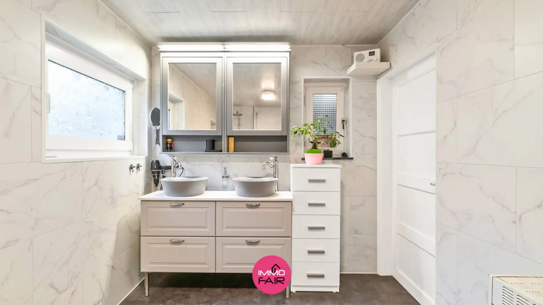 Gezinswoning met authentieke elementen in centrum Lanaken! foto 8