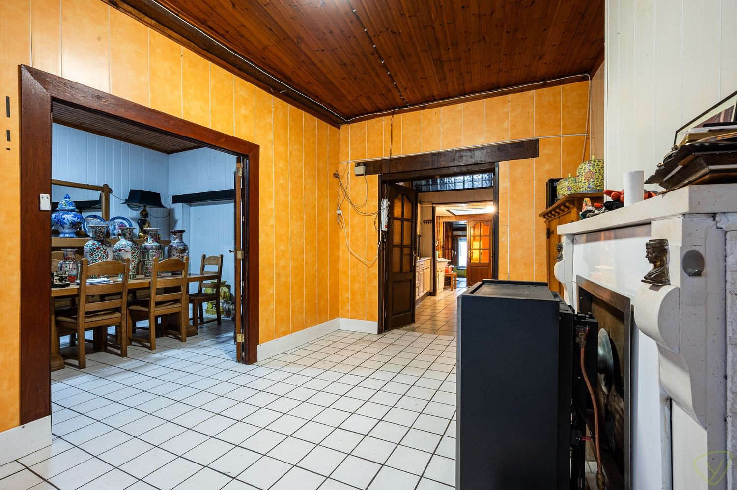Ruime te renoveren stadswoning in het hartje van Eeklo foto 4