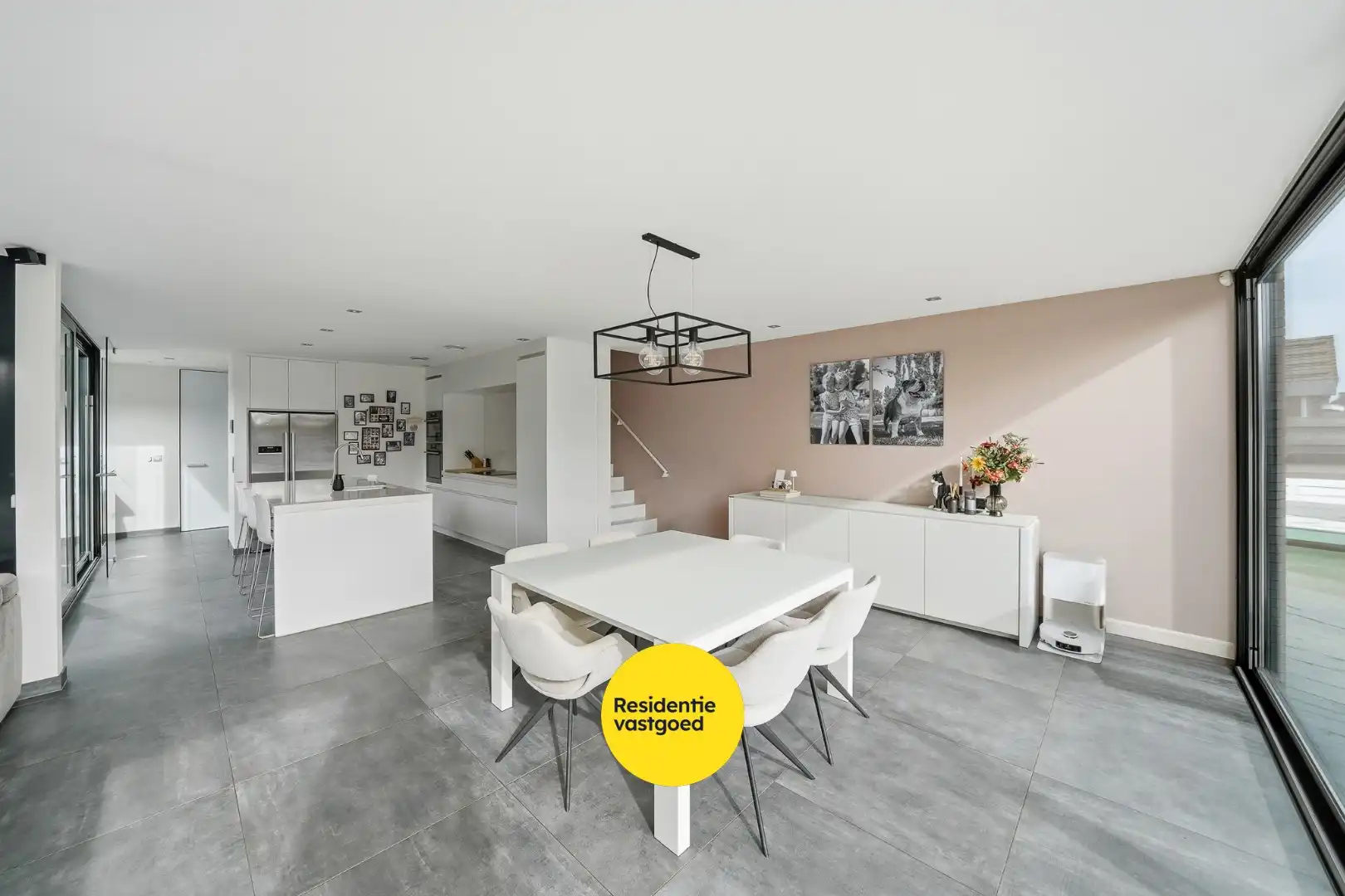 Ruime lichtrijke nieuwbouwvilla in centrum Oudenburg foto 6