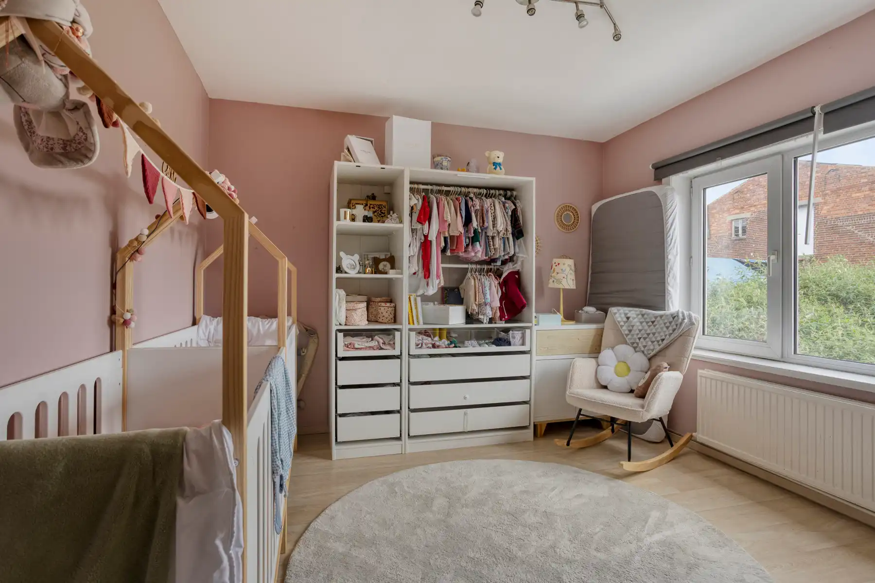 Goed gelegen woning met 3 slaapkamers, bureau en tuin foto 20