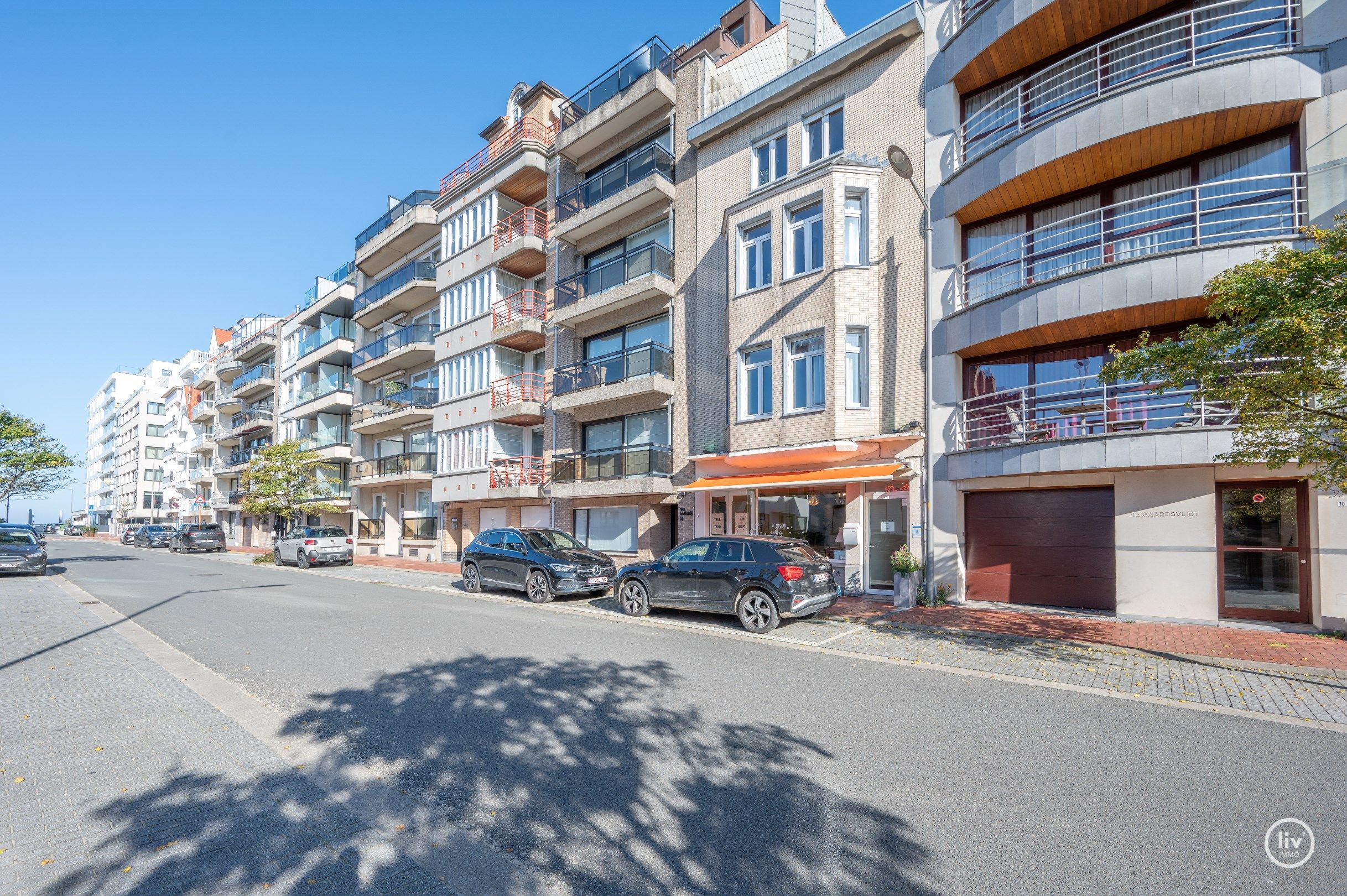 Prachtig, ruim gerenoveerd duplex appartement met magnifieke open zichten en terrassen vlakbij het Rubensplein en zeedijk te Knokke.  foto 20