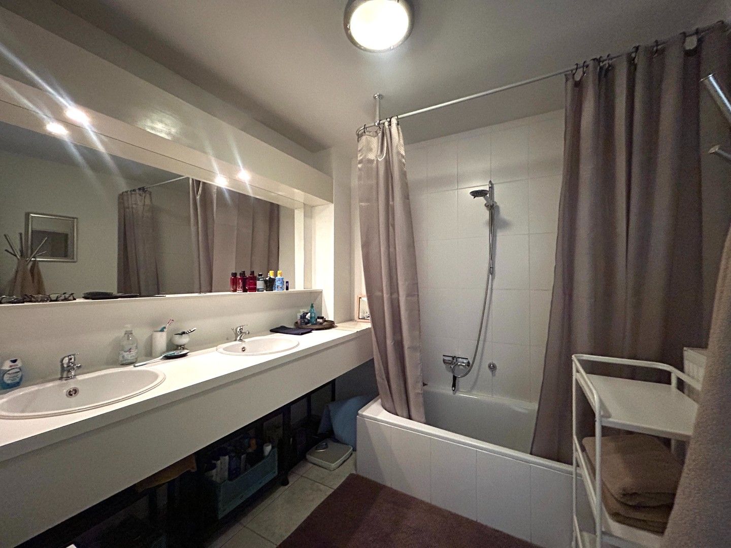Instapklaar 2-slaapkamer appartement op wandelafstand van centrum Roeselare! foto 11