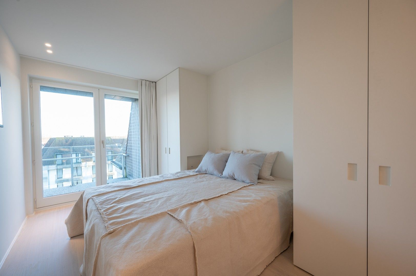 Magnifiek appartement op de wandeldijk in het Zoute, met adembenemend frontaal zeezicht. foto 24