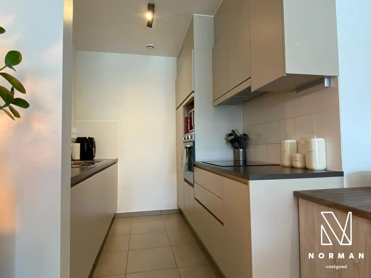 Recent 2-slaapkamer appartement nabij centrum van Harelbeke te huur foto 4