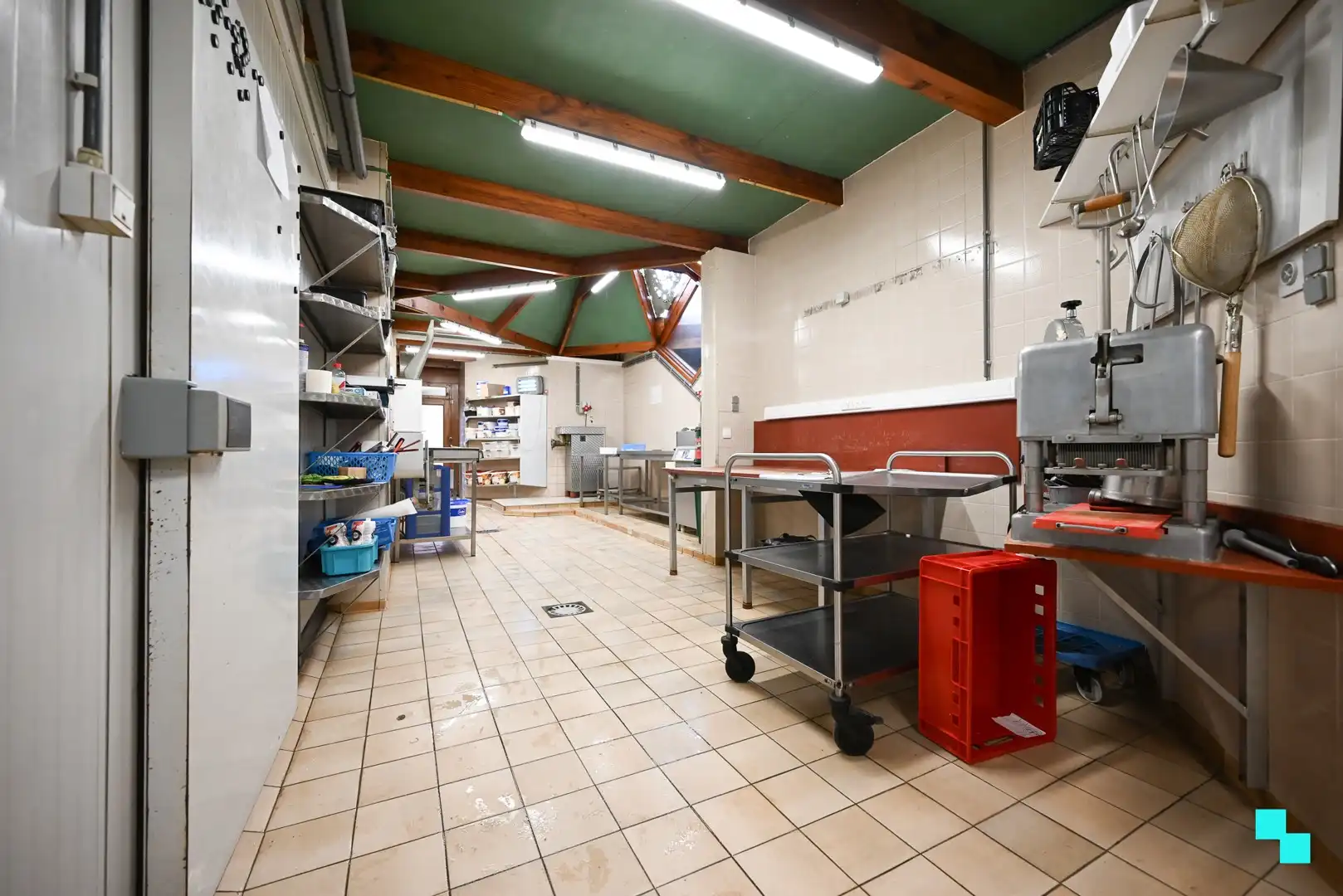 Instapklare slagerij met woonst te Sint-Eloois-Winkel (Ledegem) foto 7