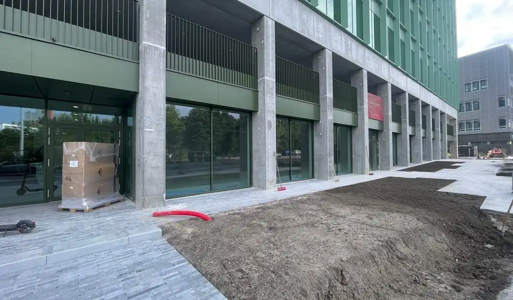 Gelijkvloers commercieel kantoor te huur in Infíniti te Berchem foto 2