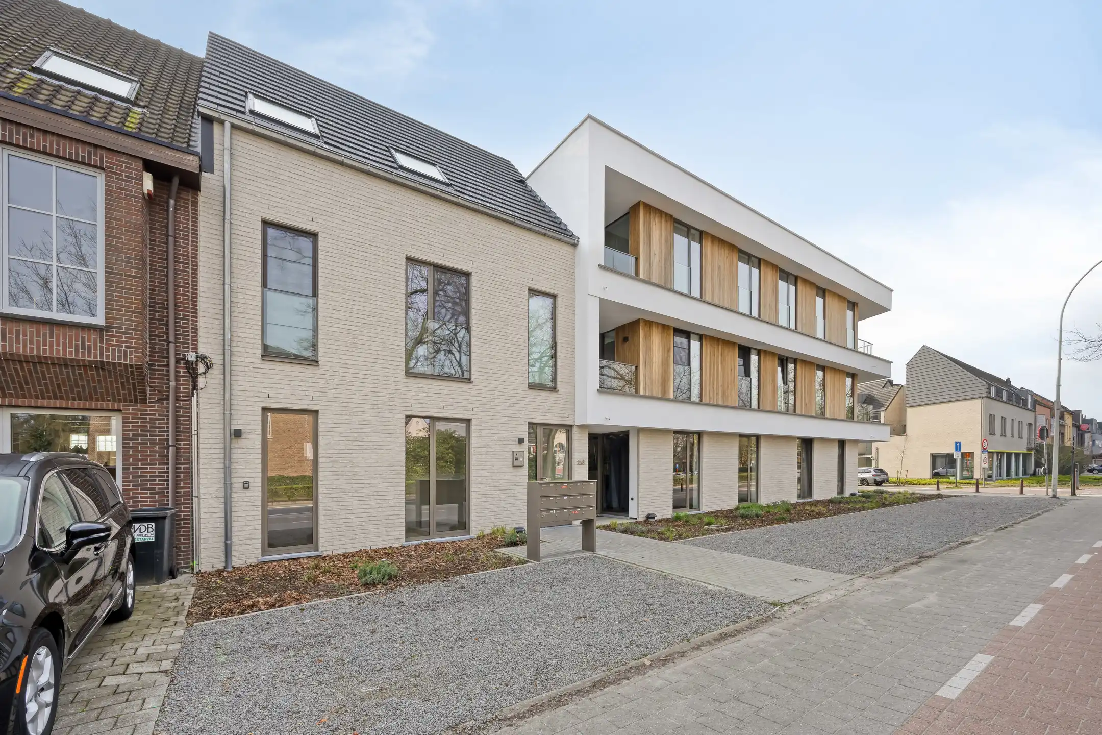 Stijlvol gelijkvloers appartement met tuin foto 2