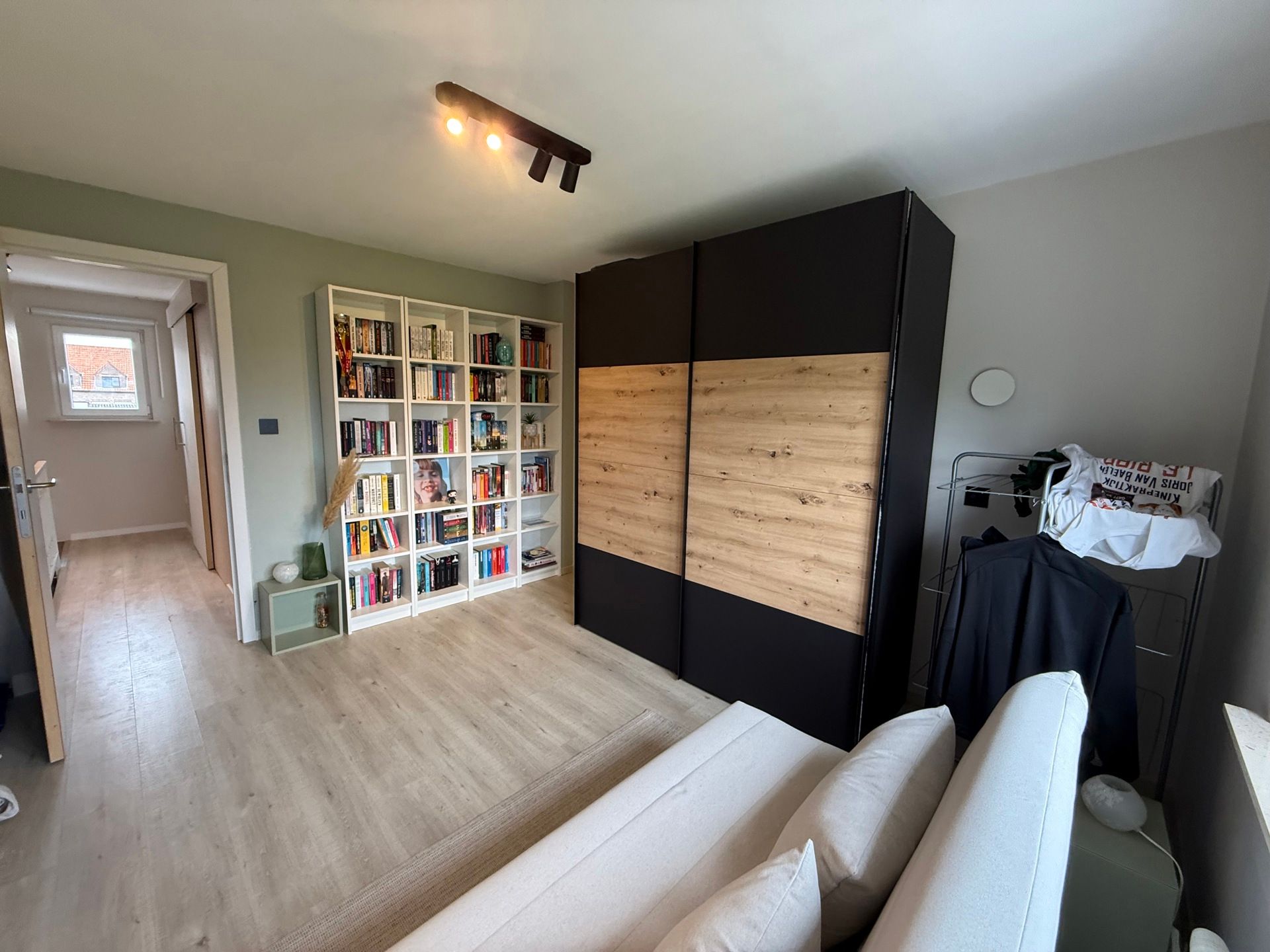 BURST - Gerenoveerde rijwoning met garage. foto 8