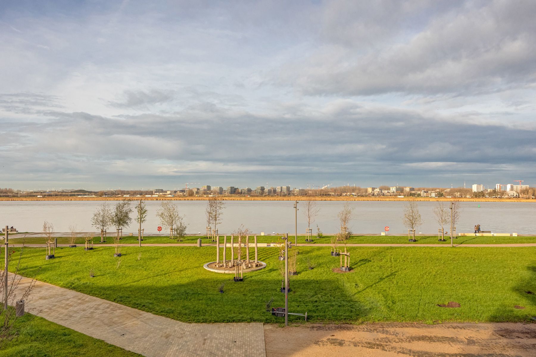 Riant luxe apppartement van 213 m² met Scheldezicht  foto {{pictureIndex}}