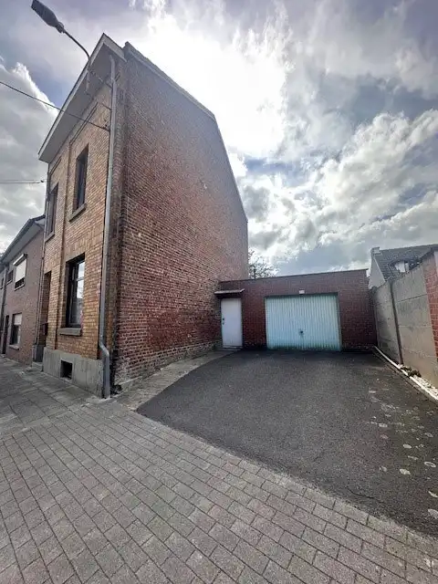 Bouwgrond nu nog met gesloten garagebox en tuin foto 4