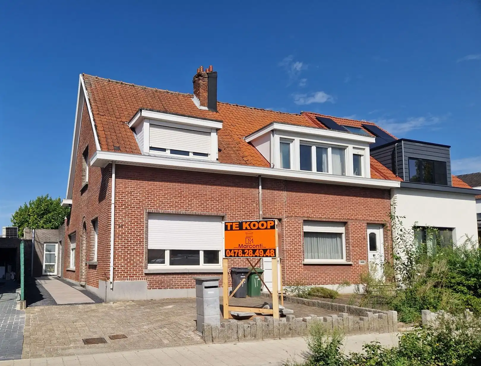 Instapklare woning  (HOB) gelegen in een rustige wijk. foto {{pictureIndex}}