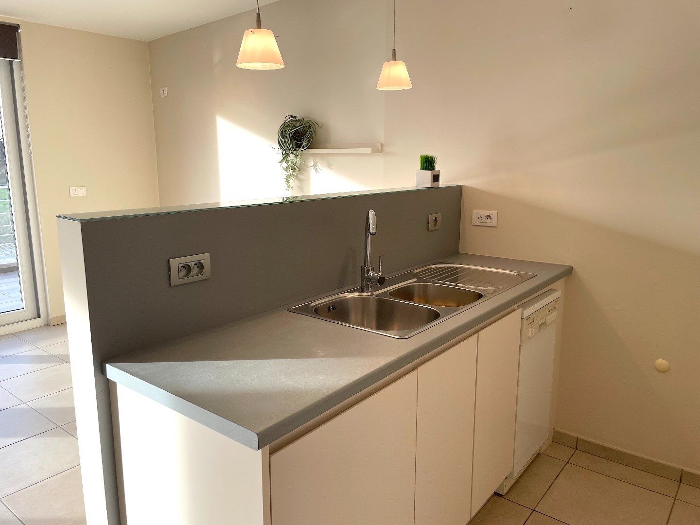 Uiterst lichtrijk appartement met heel groot terras en garage! foto 7